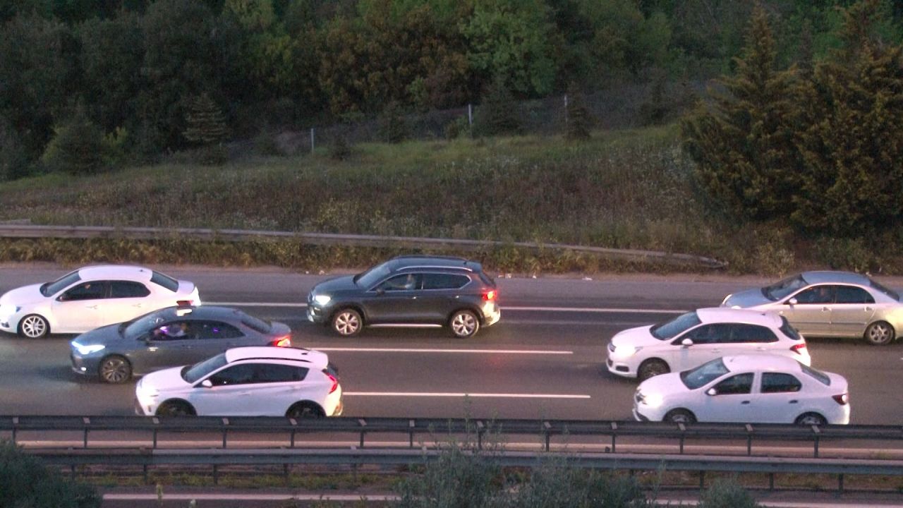 Kocaeli ve Bolu'da bayram trafiği yoğunluğu! İşte trafik durumu 7