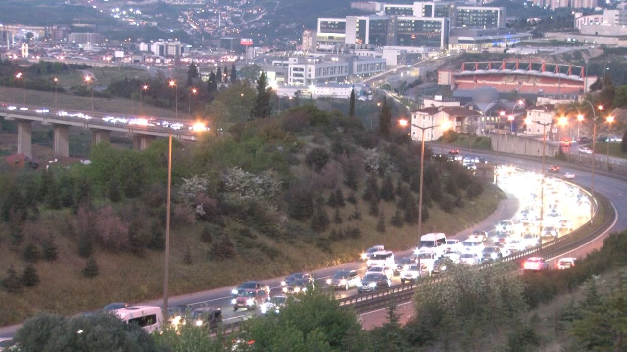 Kocaeli ve Bolu'da bayram trafiği yoğunluğu! İşte trafik durumu 8