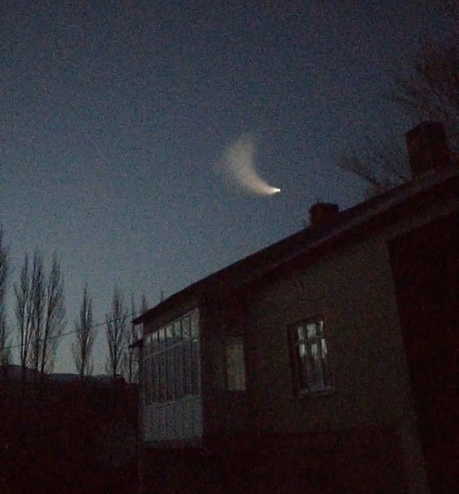 Van ve Hakkari’de dün akşam saatlerinde görülen gizemli ışık merak uyandırdı 1