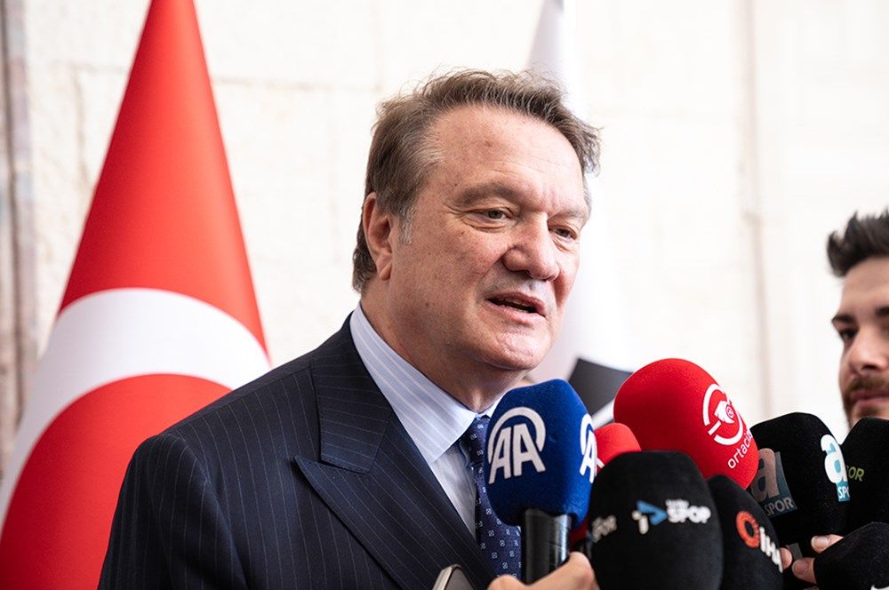 Hasan Arat çıldırdı, yumruğu masaya vurdu ve kararını verdi: 25 milyon euroluk ayrılık! Beşiktaş'ta takımın yarısının gözünün yaşına bakılmadan gönderilecek 3