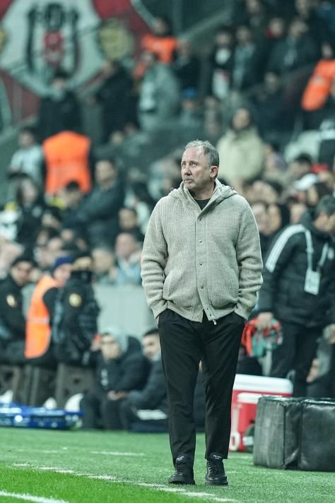 Hasan Arat Bayern Münih'i Almanya şampiyonu yapan hocayı getiriyor! Fernando Santos yerine gelecek teknik direktör belli oldu 7