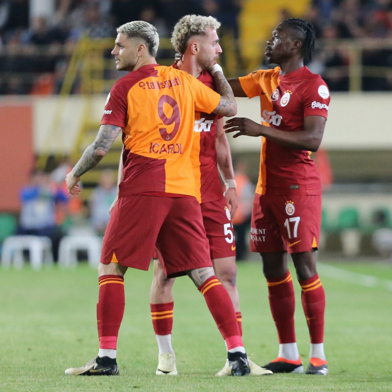 “Bu Hakim Ziyech soruşturulsun! Buradan tüm yetkililere sesleniyorum, laflarım nereye giderse gitsin. Soruşturun bu adamı” 9