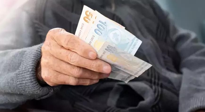 Emeklilere yeni haber: En düşük emekli maaşı alanlara yardımlar geliyor! 5