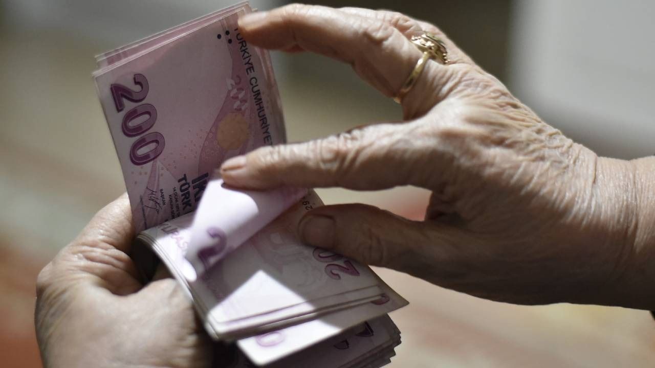 Emeklilere yeni haber: En düşük emekli maaşı alanlara yardımlar geliyor! 7