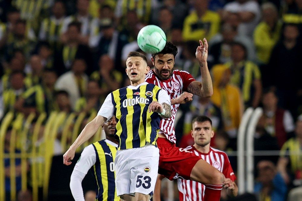 “Galatasaray’ın 6 sezondur en büyük şansı Ali Koç! Her sene bir şeyi eksik yapıyor! Bu sene de takımı iyi kurdu, hocayı yanlış seçti: İsmail Kartal zayıf bir teknik adam” 2