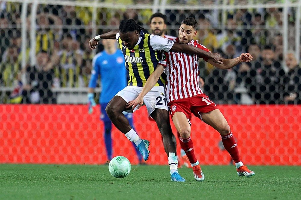 “Galatasaray’ın 6 sezondur en büyük şansı Ali Koç! Her sene bir şeyi eksik yapıyor! Bu sene de takımı iyi kurdu, hocayı yanlış seçti: İsmail Kartal zayıf bir teknik adam” 9