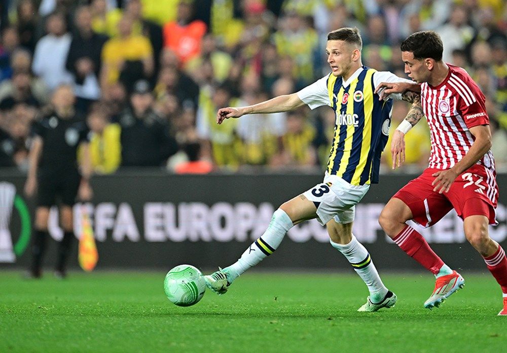 “Galatasaray’ın 6 sezondur en büyük şansı Ali Koç! Her sene bir şeyi eksik yapıyor! Bu sene de takımı iyi kurdu, hocayı yanlış seçti: İsmail Kartal zayıf bir teknik adam” 7