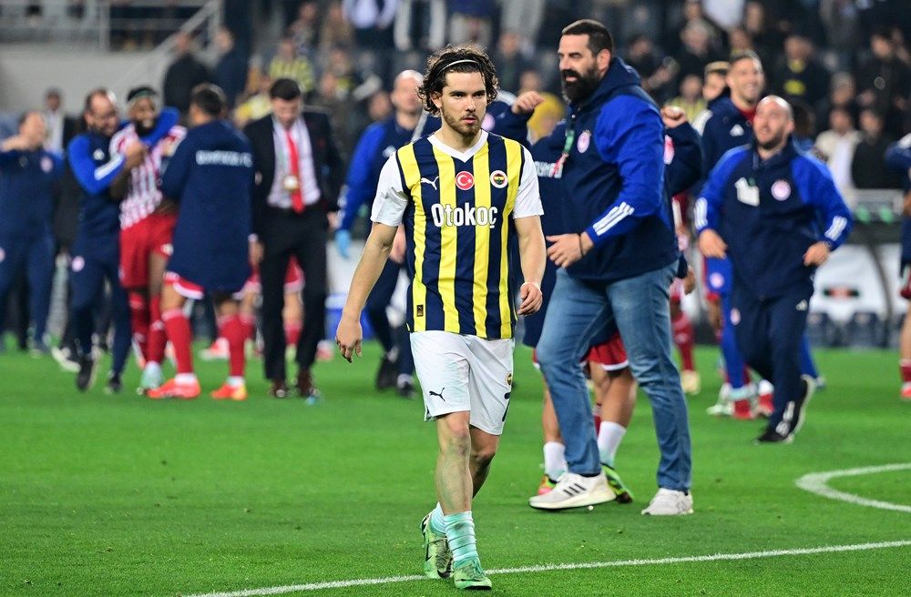 “Galatasaray’ın 6 sezondur en büyük şansı Ali Koç! Her sene bir şeyi eksik yapıyor! Bu sene de takımı iyi kurdu, hocayı yanlış seçti: İsmail Kartal zayıf bir teknik adam” 1
