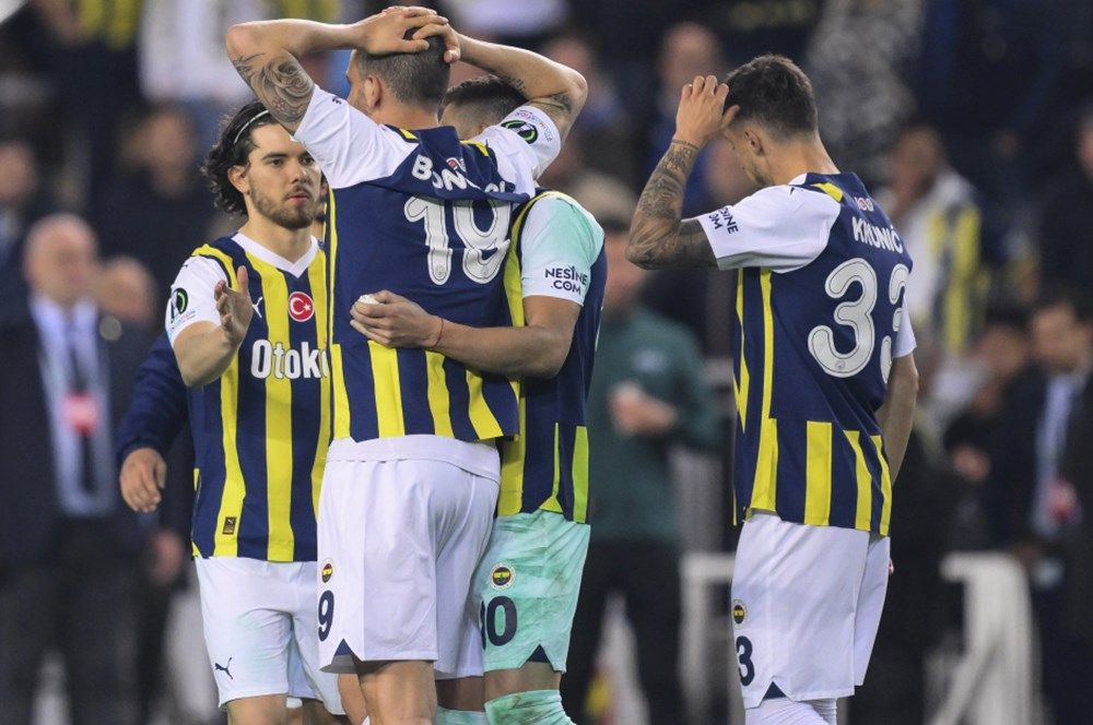 “Galatasaray’ın 6 sezondur en büyük şansı Ali Koç! Her sene bir şeyi eksik yapıyor! Bu sene de takımı iyi kurdu, hocayı yanlış seçti: İsmail Kartal zayıf bir teknik adam” 4