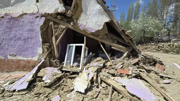 Tokat depreminde kırılan fay hattı herkesi dehşete düşürdü: Yer patlamış gibi hissettim! 1