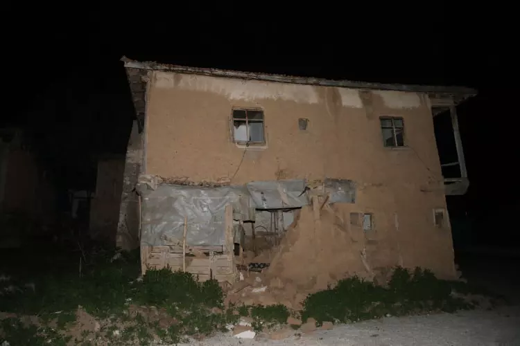Tokat depreminde kırılan fay hattı herkesi dehşete düşürdü: Yer patlamış gibi hissettim! 21