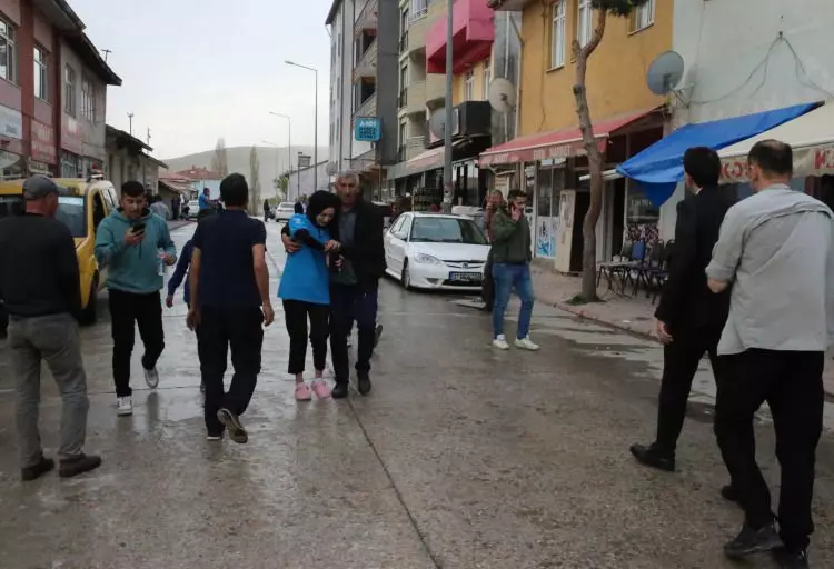 Tokat depreminde kırılan fay hattı herkesi dehşete düşürdü: Yer patlamış gibi hissettim! 24