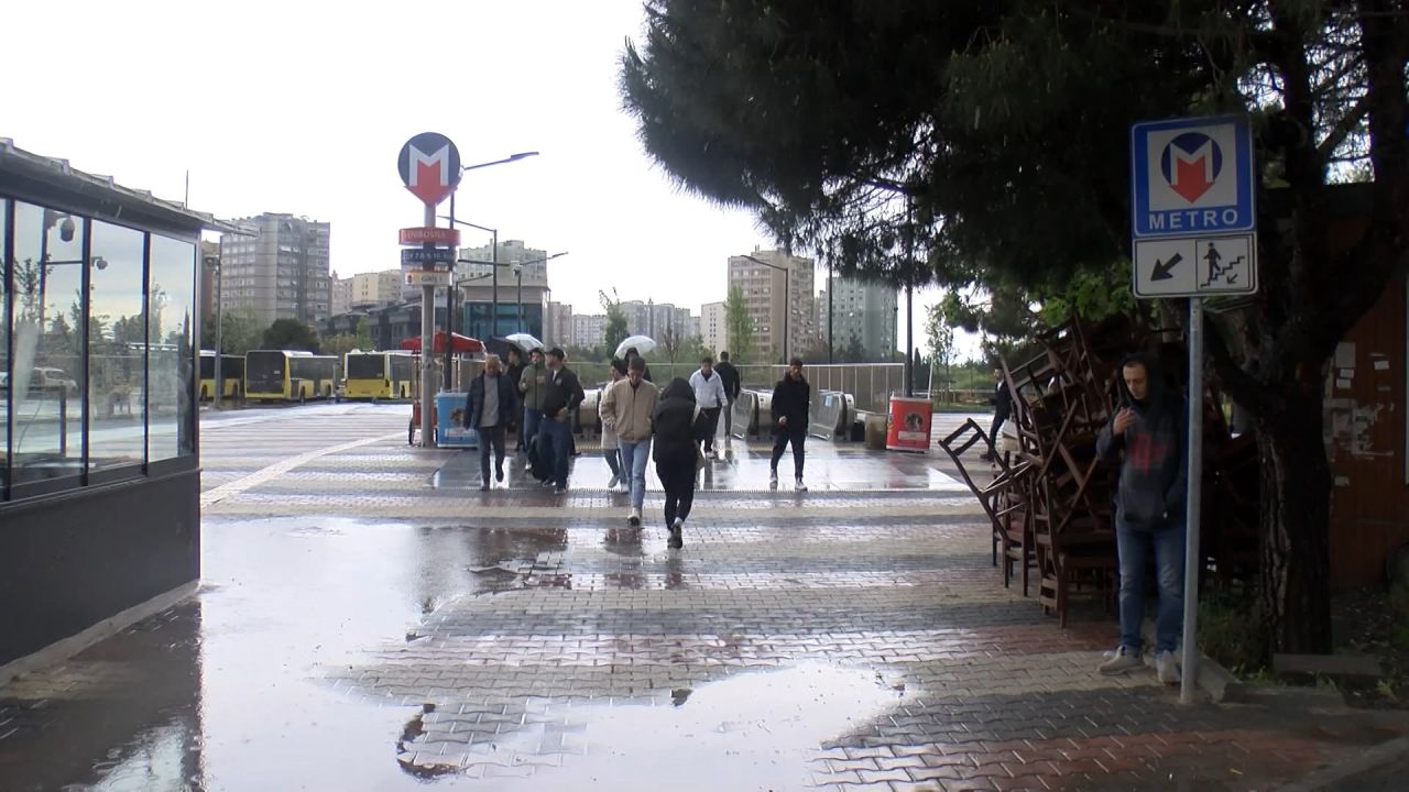 Yenibosna Metro İstasyonu'nu su bastı 2