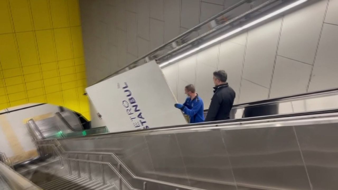 Yenibosna Metro İstasyonu'nu su bastı 12