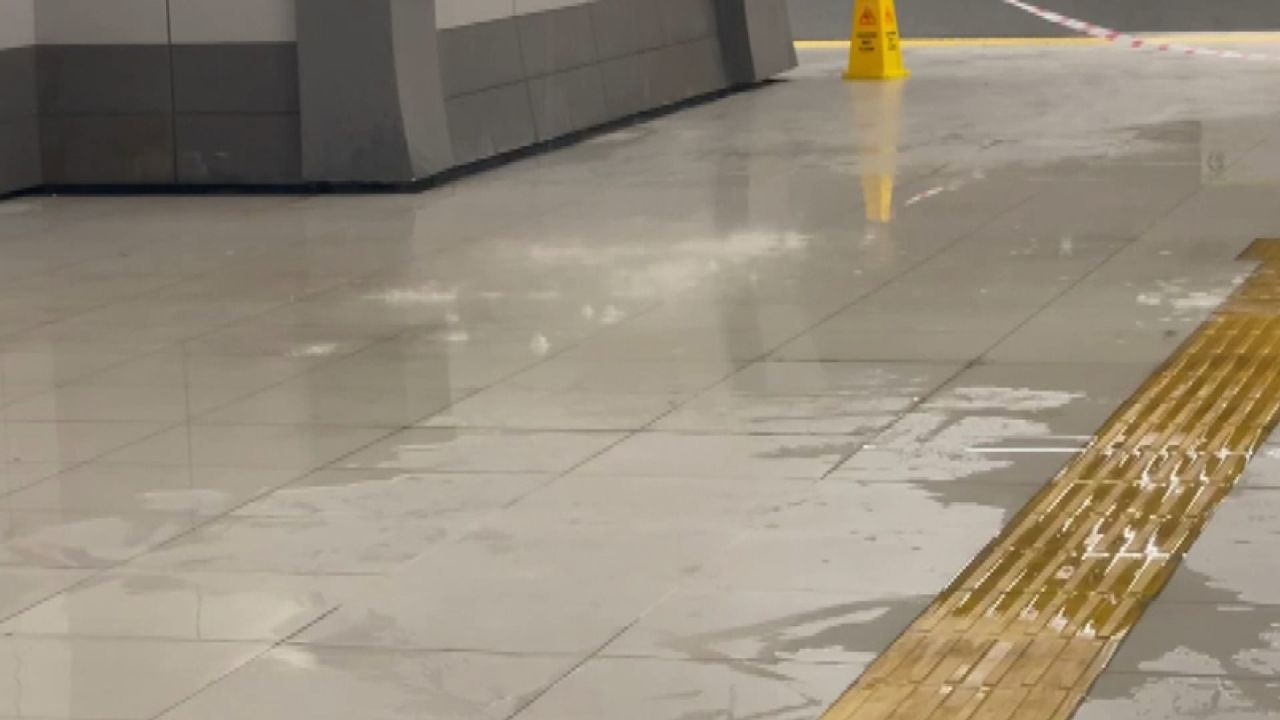 Yenibosna Metro İstasyonu'nu su bastı 5