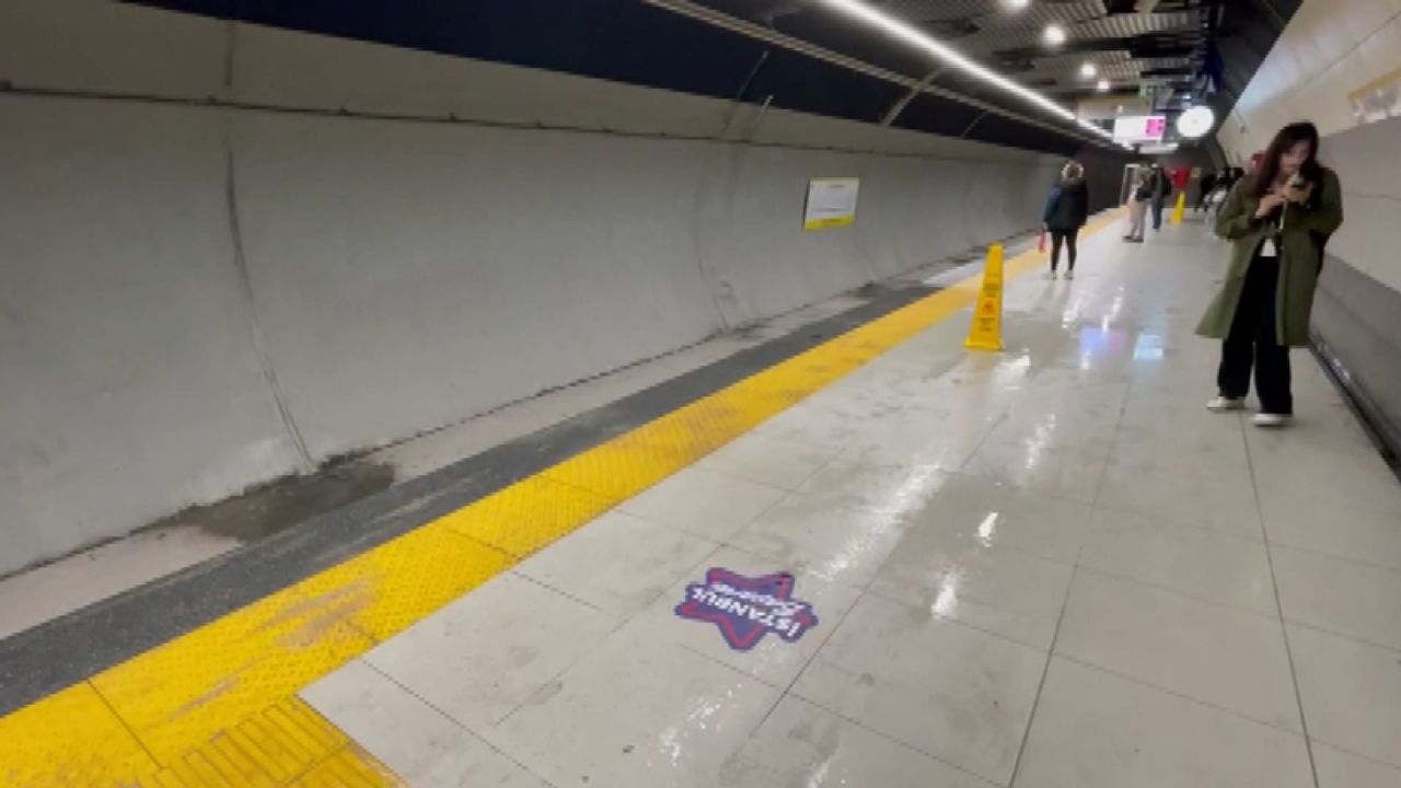 Yenibosna Metro İstasyonu'nu su bastı 10
