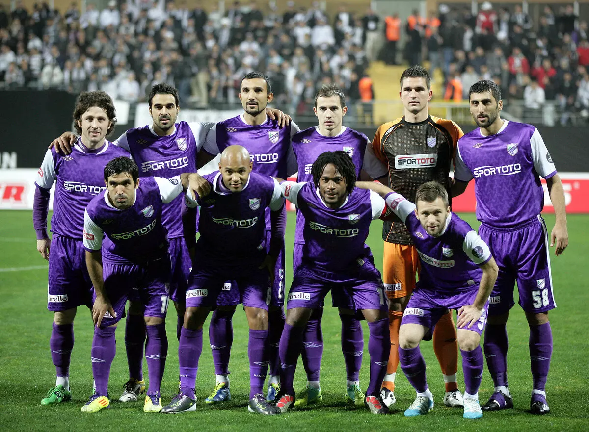 O eski hallerinden eser yok şimdi! Süper Lig'de fırtınalar estiren efsanevi kulüpler dibe çakıldı... 13