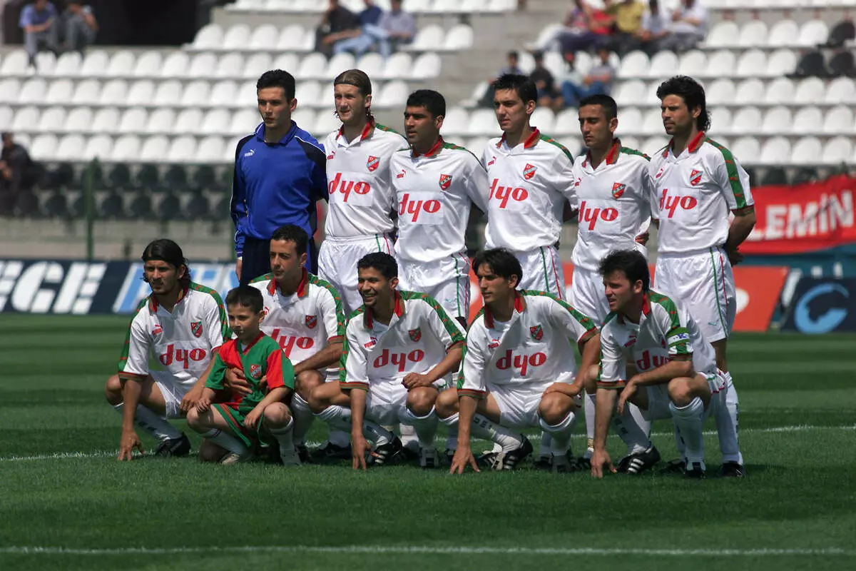 O eski hallerinden eser yok şimdi! Süper Lig'de fırtınalar estiren efsanevi kulüpler dibe çakıldı... 14
