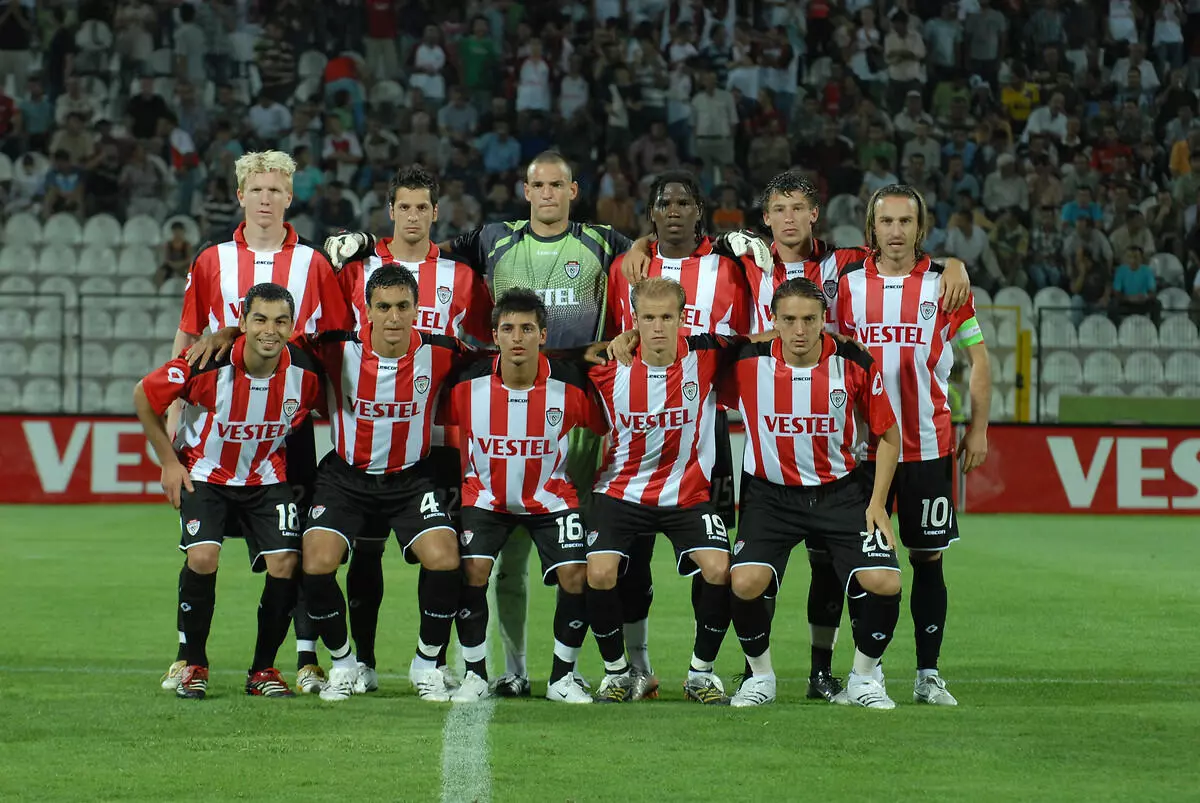 O eski hallerinden eser yok şimdi! Süper Lig'de fırtınalar estiren efsanevi kulüpler dibe çakıldı... 15