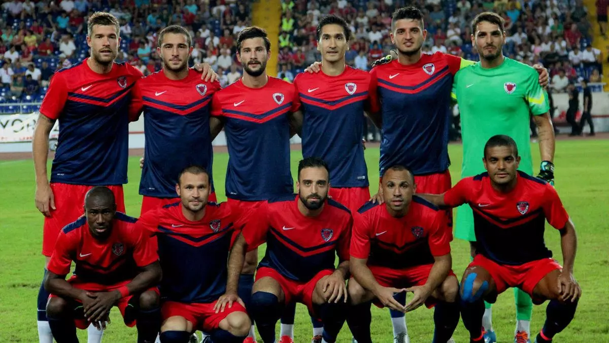 O eski hallerinden eser yok şimdi! Süper Lig'de fırtınalar estiren efsanevi kulüpler dibe çakıldı... 8