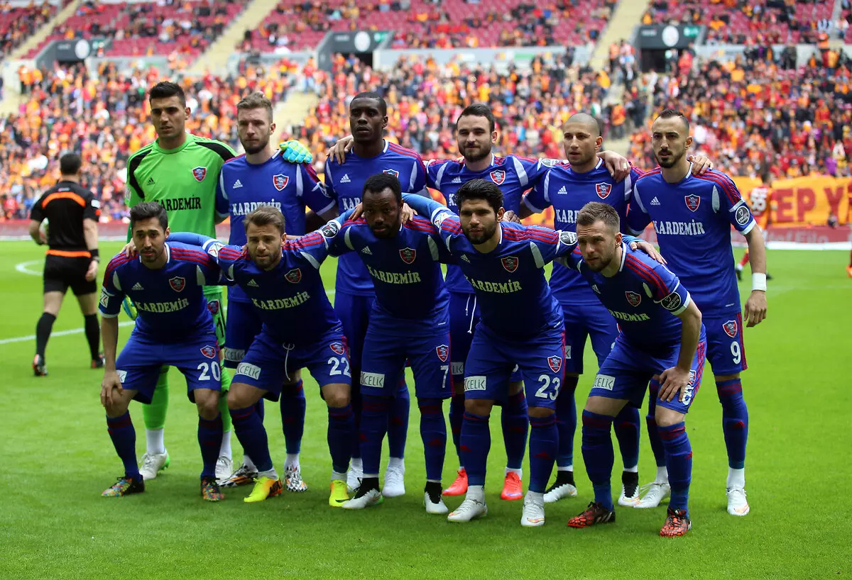 O eski hallerinden eser yok şimdi! Süper Lig'de fırtınalar estiren efsanevi kulüpler dibe çakıldı... 9