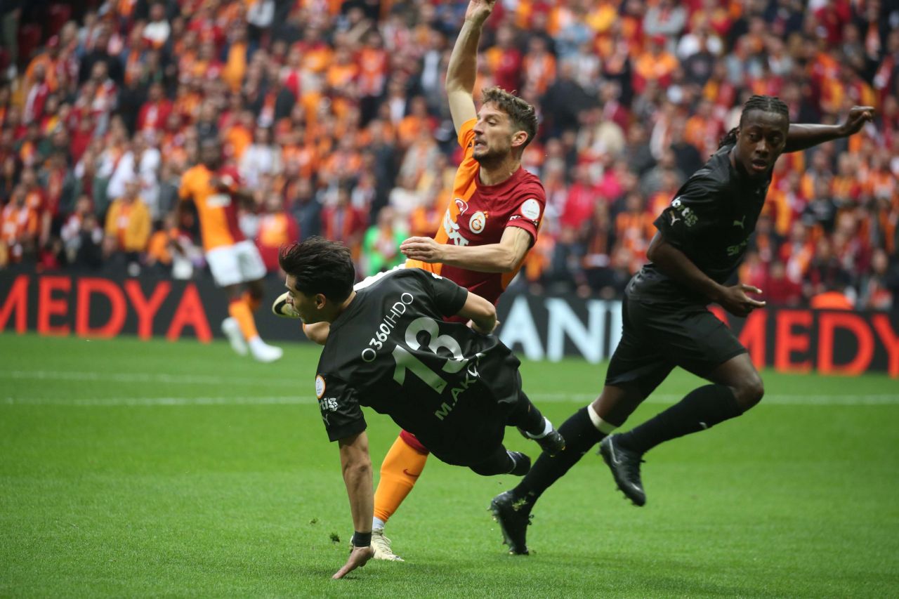 Ahmet Çakar’dan geceye damgasını vuran yorum: “Nerede o Fenerbahçe karşısında vakit geçirmek için her şeyi yapan Pendik, nerede Galatasaray karşısındaki Pendik. Nedense beyefendi oynadılar, konsantre olmadılar” 6