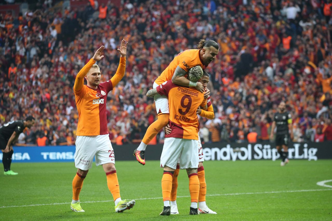 Levent Tüzemen'den Okan Buruk'a Hakim Ziyech tepkisi! Taraftarın sevgilisi olan yıldız oyuncu için olay yaratan tepki: "Hocam bir daha asla ilk 11'de başlatma" 3