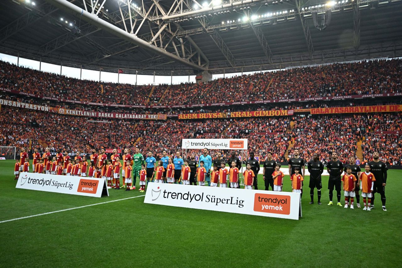Levent Tüzemen'den Okan Buruk'a Hakim Ziyech tepkisi! Taraftarın sevgilisi olan yıldız oyuncu için olay yaratan tepki: "Hocam bir daha asla ilk 11'de başlatma" 2
