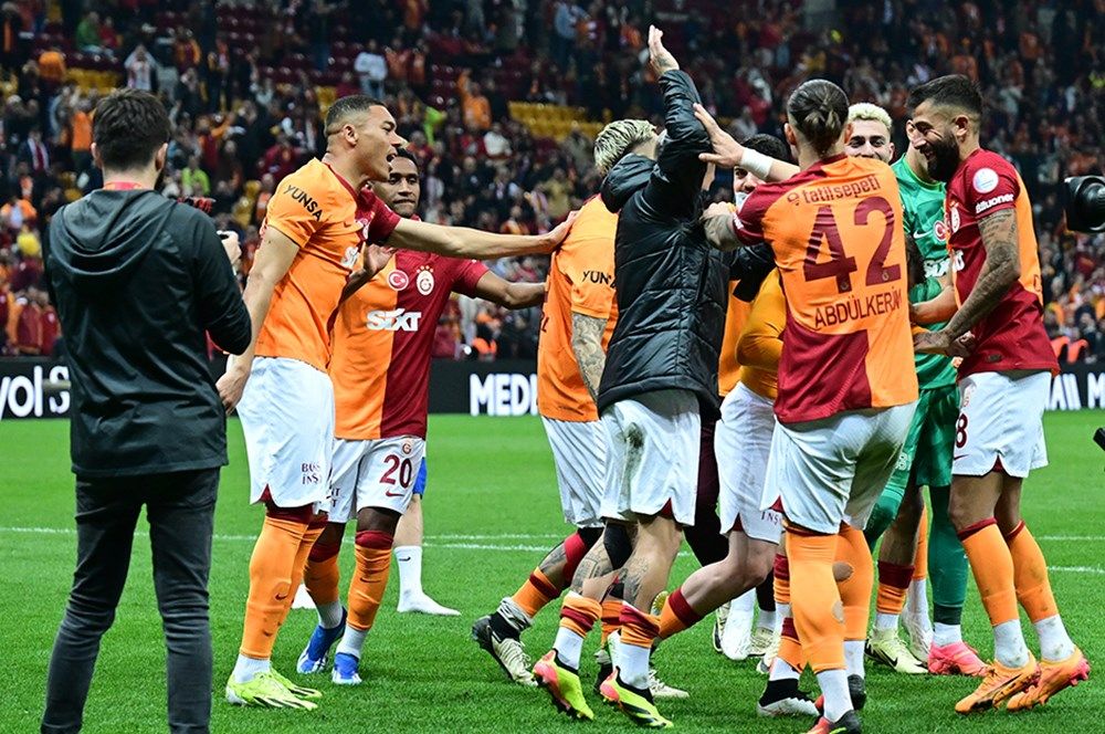 Levent Tüzemen'den Okan Buruk'a Hakim Ziyech tepkisi! Taraftarın sevgilisi olan yıldız oyuncu için olay yaratan tepki: "Hocam bir daha asla ilk 11'de başlatma" 5
