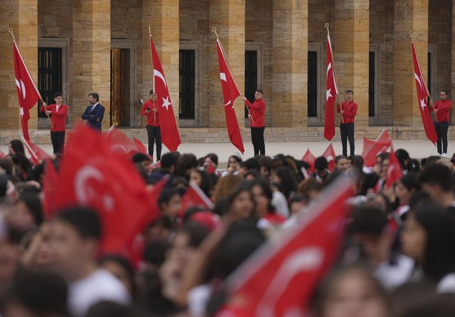 23 Nisan coşkusu... Anıtkabir'in ilk ziyaretçileri Milli Eğitim Bakanı Tekin ve çocuklar oldu 7