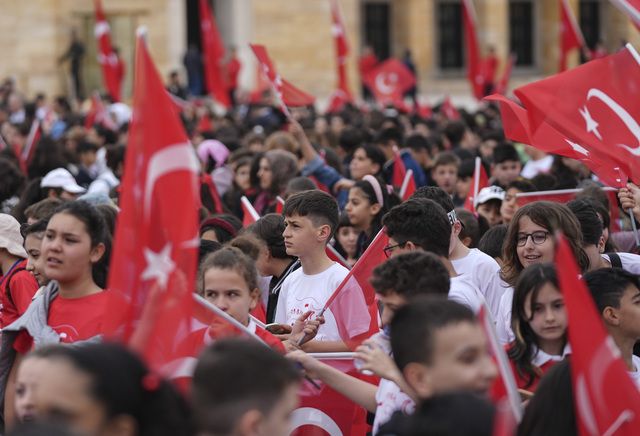 23 Nisan coşkusu... Anıtkabir'in ilk ziyaretçileri Milli Eğitim Bakanı Tekin ve çocuklar oldu 2