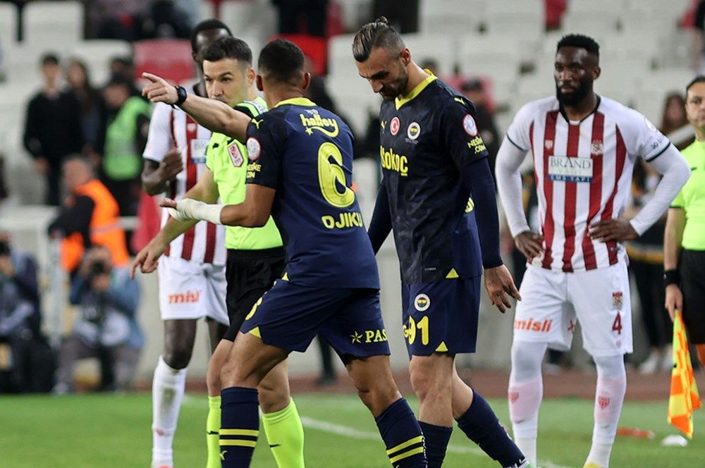 “Alexander Djiku’nun arkadan darbesi var, pozisyon penaltı! Hatta sarı kart da görmesi lazımdı! Galatasaray bu saatten sonra bu şampiyonluğu vermez…” 5