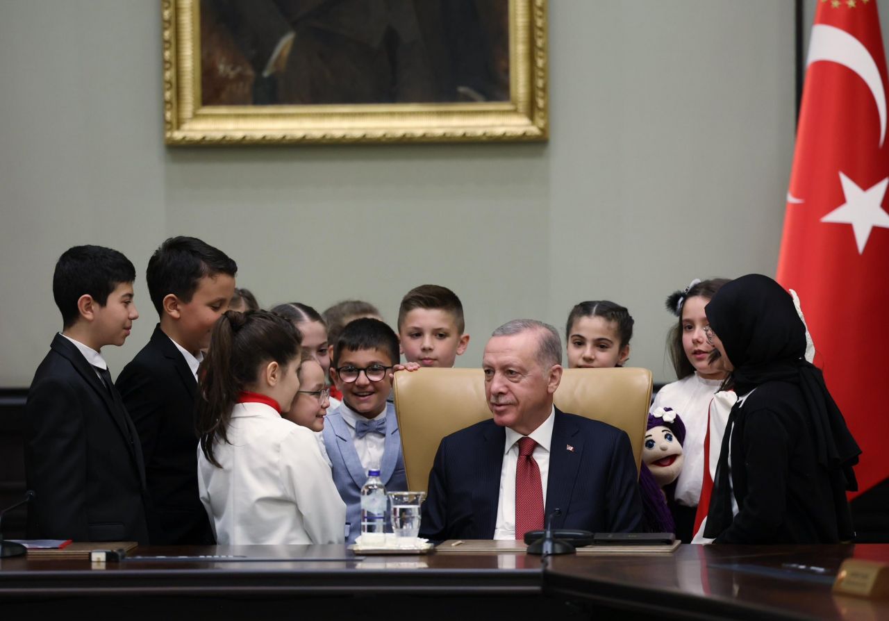 Cumhurbaşkanı Erdoğan Türk dünyası çocuklarıyla buluştu 5
