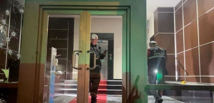 Holding binasına silahlı saldırı! Dakikalarca kurşun yağdırdılar 3
