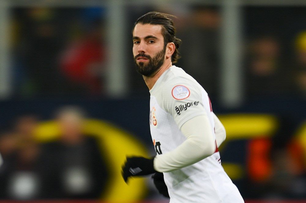 Galatasaray'da şok gerçek ortaya çıktı! Meğer yıldız oyuncu hala kadro dışıymış: Sözleşmesinde yer alan detaylar herkesi aydınlattı 4