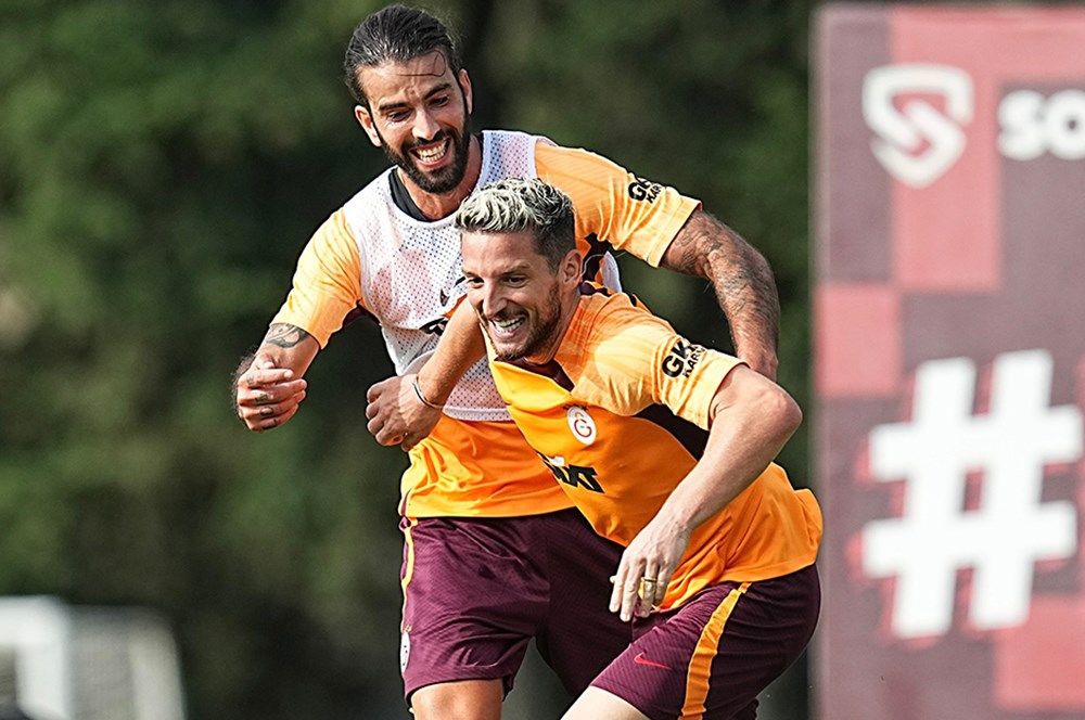 Galatasaray'da şok gerçek ortaya çıktı! Meğer yıldız oyuncu hala kadro dışıymış: Sözleşmesinde yer alan detaylar herkesi aydınlattı 9