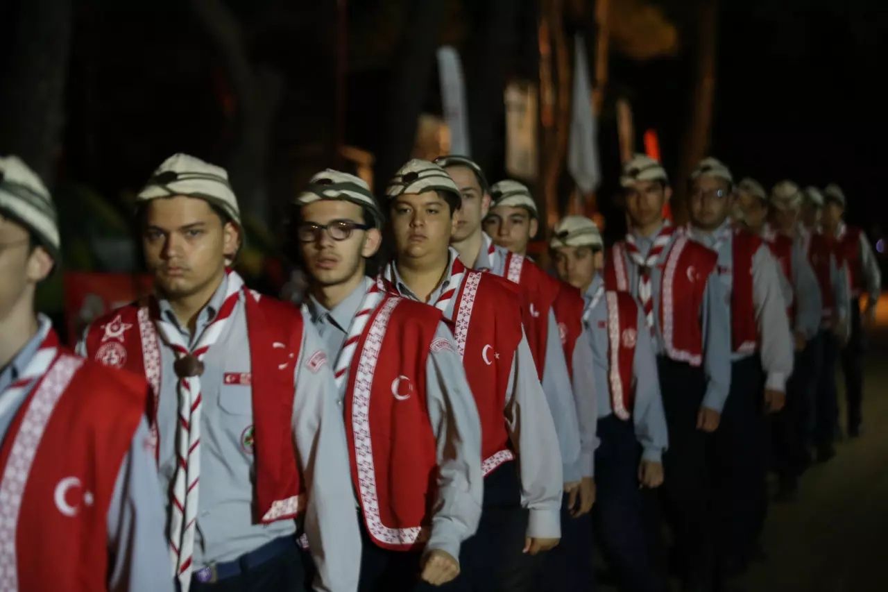 Çanakkale Kara Savaşları'nın 109. yılı: 57. Alay Vefa Yürüyüşü düzenlendi! Saçlarına kına yakılan gençler asker çorbası içti... 5