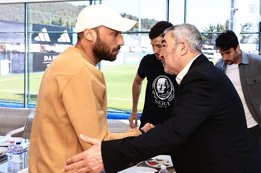 Beşiktaş'ta Başkan Hasan Arat'ın sabrı sonunda taştı! Kabus gibi geçen sezonun faturası iki yıldıza çıktı: Sezon sonu 2 isimle de yollar ayrılmasına karar verildi 2