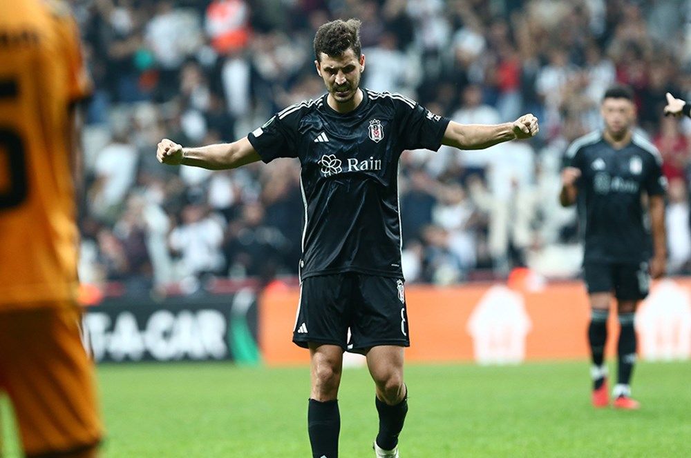 Beşiktaş'ta Başkan Hasan Arat'ın sabrı sonunda taştı! Kabus gibi geçen sezonun faturası iki yıldıza çıktı: Sezon sonu 2 isimle de yollar ayrılmasına karar verildi 10