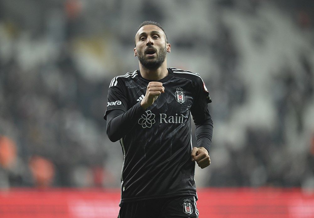 Beşiktaş'ta Başkan Hasan Arat'ın sabrı sonunda taştı! Kabus gibi geçen sezonun faturası iki yıldıza çıktı: Sezon sonu 2 isimle de yollar ayrılmasına karar verildi 3