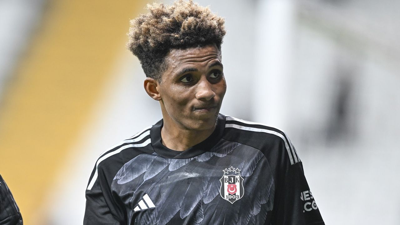 Beşiktaş'ın Fenerbahçe maçı ilk 11'i belli oldu! Serdar Topraktepe derbiyi kazanmak için Semih Kılıçsoy planını belirledi: Taraftarın gözü bu haberdeydi 8