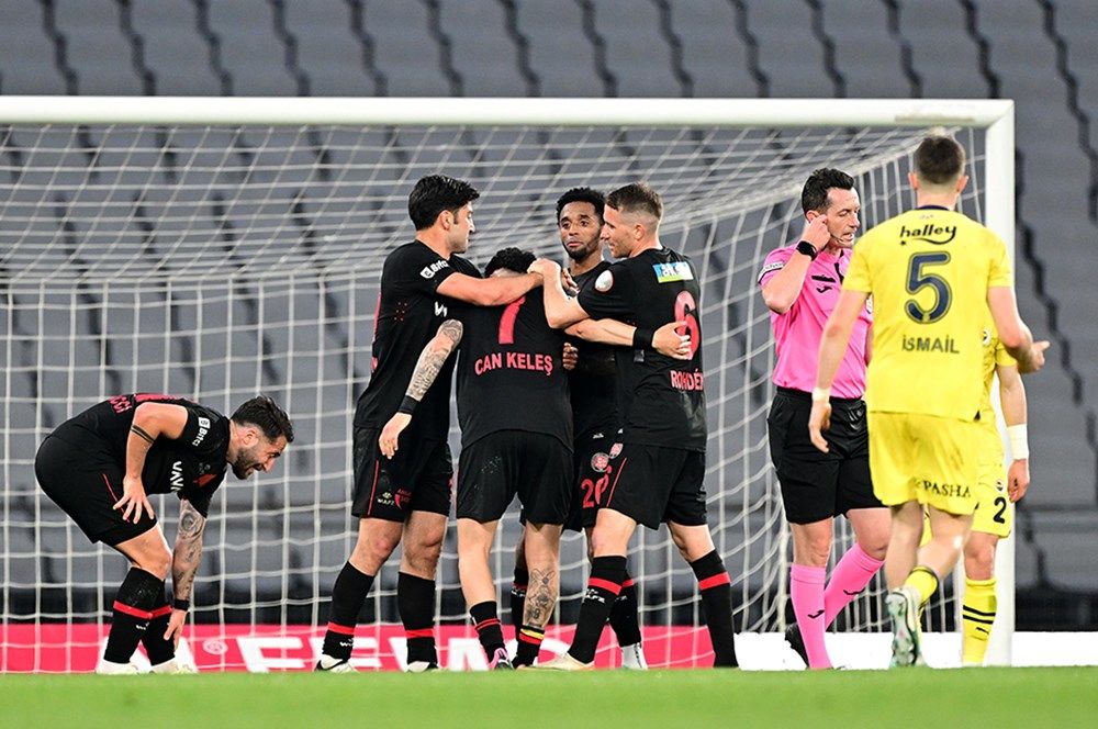 Galatasaray Süper Lig'i 102 puanla şampiyon tamamlayacak! Ünlü site ligin sonundaki puan durumunu açıkladı: İşte ilk 5 sıra ve küme düşecek takımlar 13