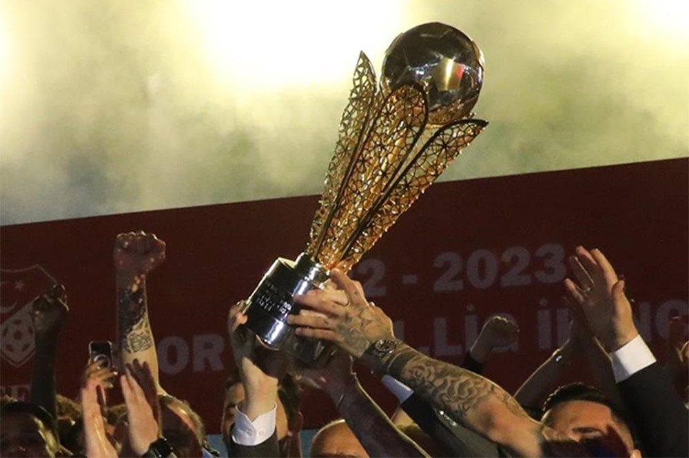 Galatasaray Süper Lig'i 102 puanla şampiyon tamamlayacak! Ünlü site ligin sonundaki puan durumunu açıkladı: İşte ilk 5 sıra ve küme düşecek takımlar 2
