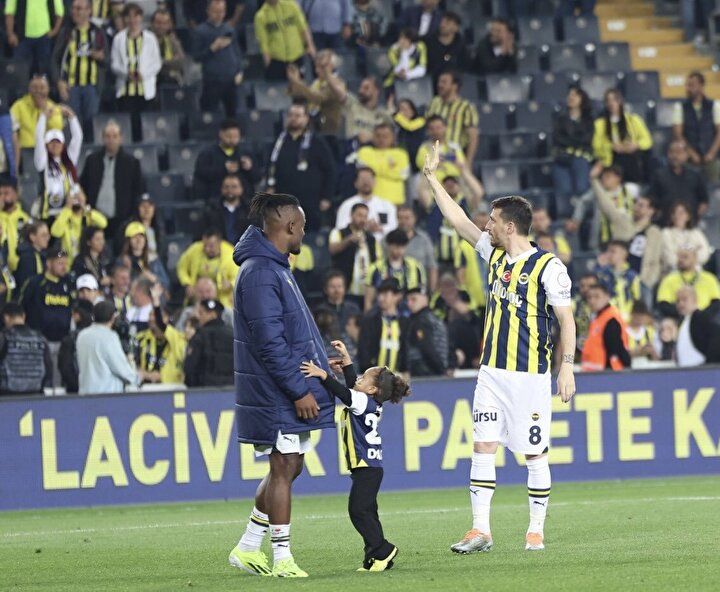 Derbi bitti Mert Hakan Yandaş yine gündemi belirledi! Bu sözler kavgada söylenmez: Hala köpek gibi korkuyorsunuz! 4