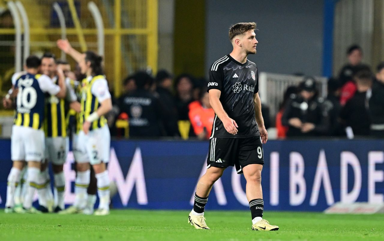 “İki senedir verdiği hemen her karar yanlış olan Beşiktaş’ın bu enkazı kaldırması da zaman alacak! 12+3 milyon Euro gibi astronomik bir paraya birçok üst klas futbolcu alınabilecekken Al Musrati’yi transfer ettiler!” 2