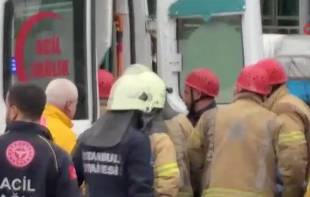Beşiktaş Büyükdere Caddesi'nde 7 araçlık zincirleme kaza! Yaralılar var... 3