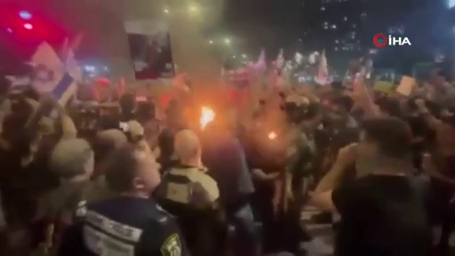 Tel Aviv’de Gazze’deki esirlerin aileleri ve destekçileri sokağa indi 3