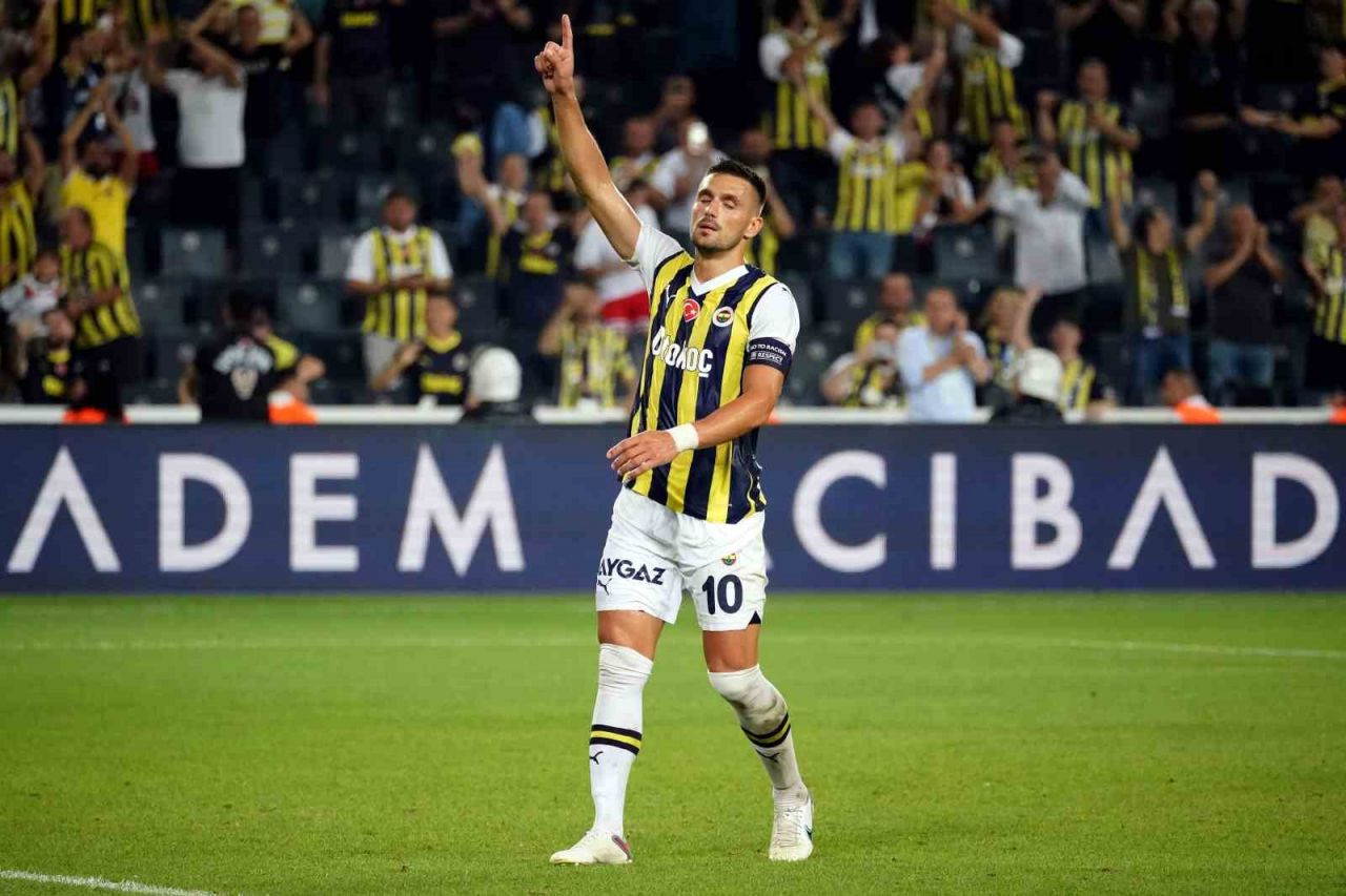 Sırplardan olay Fenerbahçe ve Dusan Tadic yorumu! 'Şampiyonluktan oldukça uzakta' 4