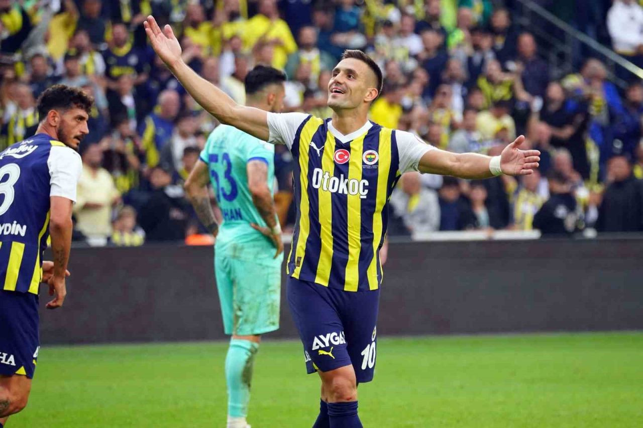 Sırplardan olay Fenerbahçe ve Dusan Tadic yorumu! 'Şampiyonluktan oldukça uzakta' 3