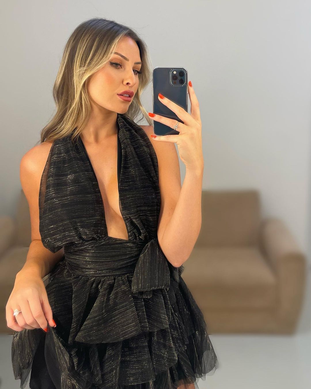 Serdar Ortaç 700 bin TL'lik nafakadan kurtuluyor! Eski eşi Chloe Loughnan evleniyor! İşte Chloe'nin yeni aşkı... 1